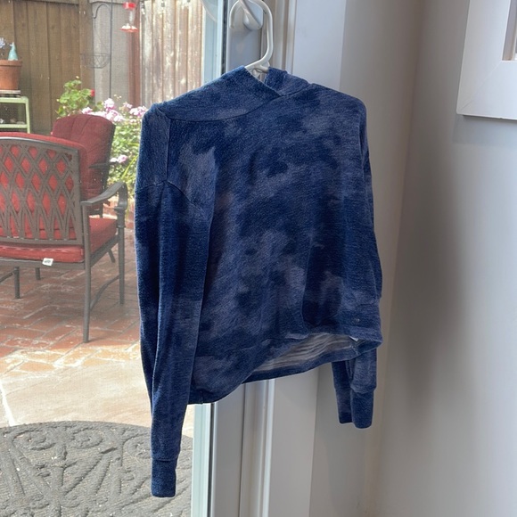 Old Navy Other - Old Navy Blue & White Sweatshirt (size medium)